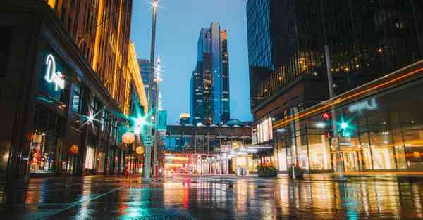 父亲拍儿子上学的视频